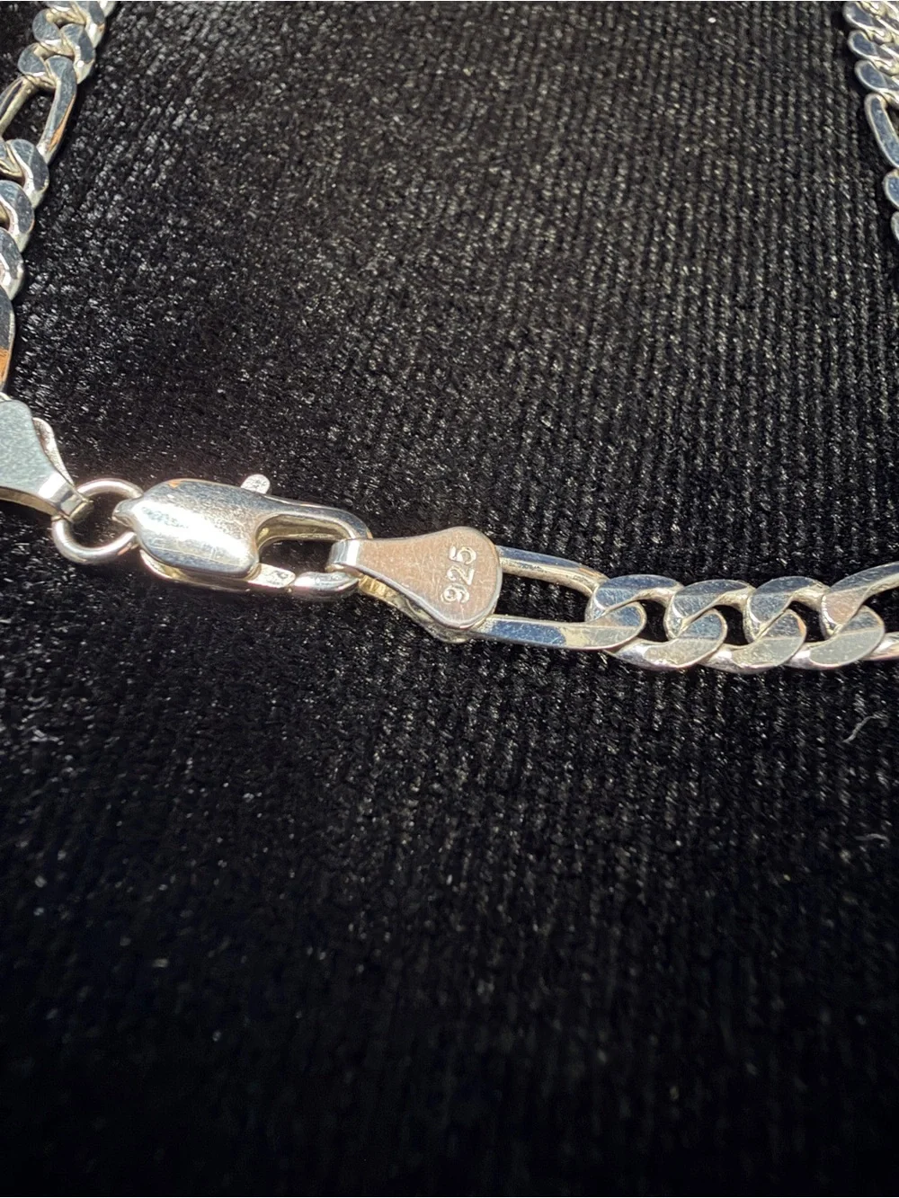 925 Stamped Sterling Silver Figaro 24in 4MM Necklace Lobster Clasp. 16g